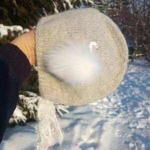 ALPACA bonnet with hand embroider swan